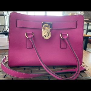 LIKE NEW Michael Kors Medium Size Shoulder Bag